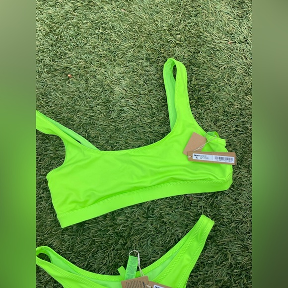 SKIMS bright neon green bikini set Size medium - Picture 3 of 12
